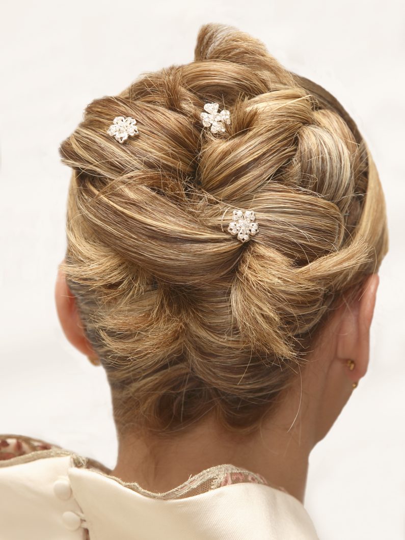 How to Find Beauty Suppliers in Essex That Match Your Wedding Look