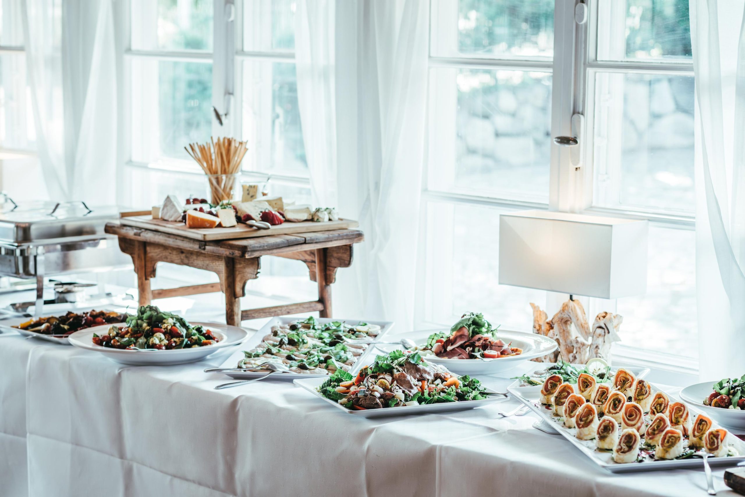 How to choose wedding catering that delights every guest: mixed tastes and dietary needs in Essex