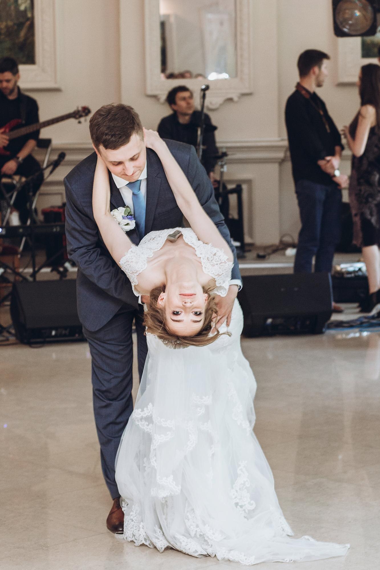 Keep Your Essex Wedding Buzzing: 25 Entertainment Ideas from Aisle to Last Dance